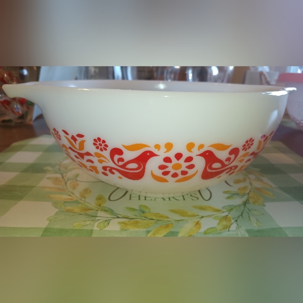 PYREX VINTAGE CINDERELLA BOWL FRIENDSHIP PATTERN BOWL 2 1/2 quart